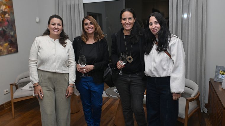Rocío Acosta, Lali Tinte, Marcela Lucero y Pía Monte (de ArteBA). Rocío Acosta, Lali Tinte, Marcela Lucero y Pía Monte (de ArteBA).