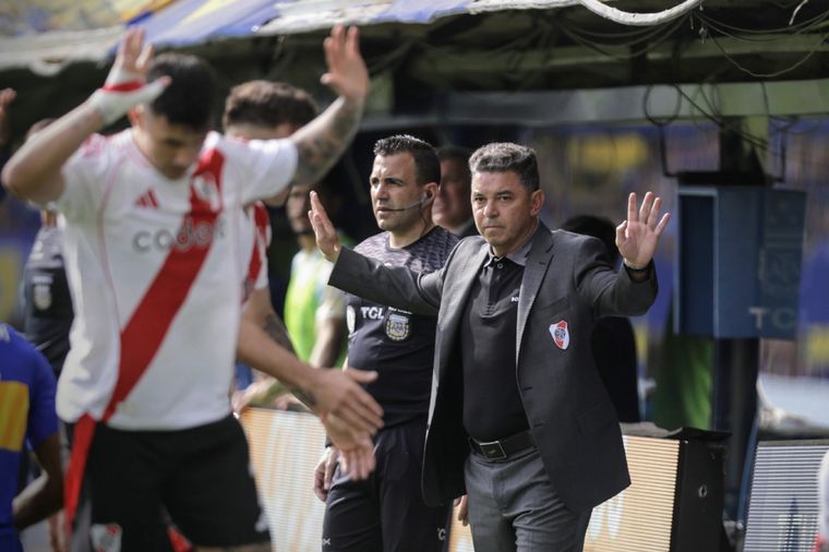 El director técnico define el equipo que buscará encaminar la serie. Foto: Fotobaires