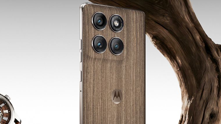 El nuevo Motorola edge 60 pro llega a Argentina con un diseño en madera certificada FSC.