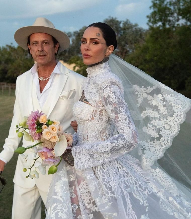 Gran debate en las redes sociales sobre el vestido de novia de Cande Tinelli Foto: Instagram Candelariatinelli.