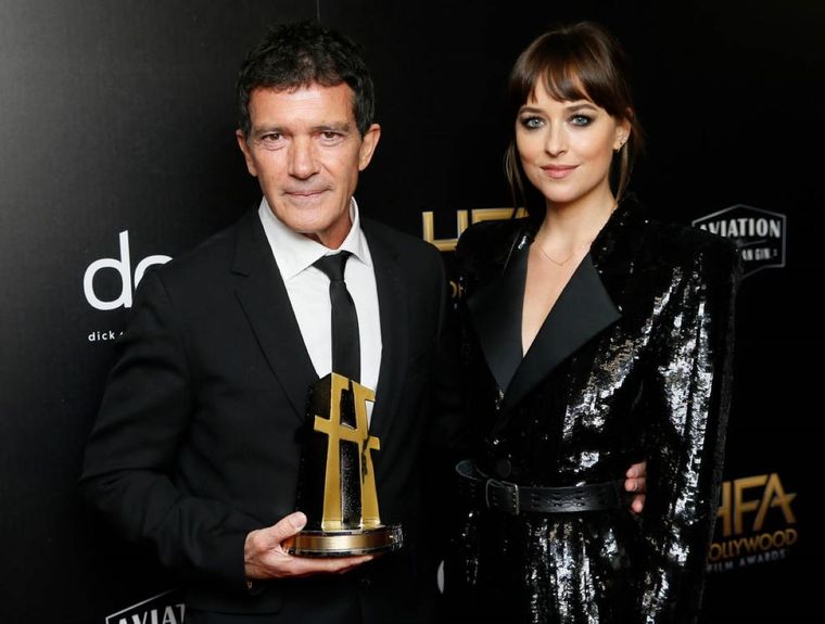 Antonio Banderas y Dakota Johnson tienen una estrecha relación. Foto: Archivo