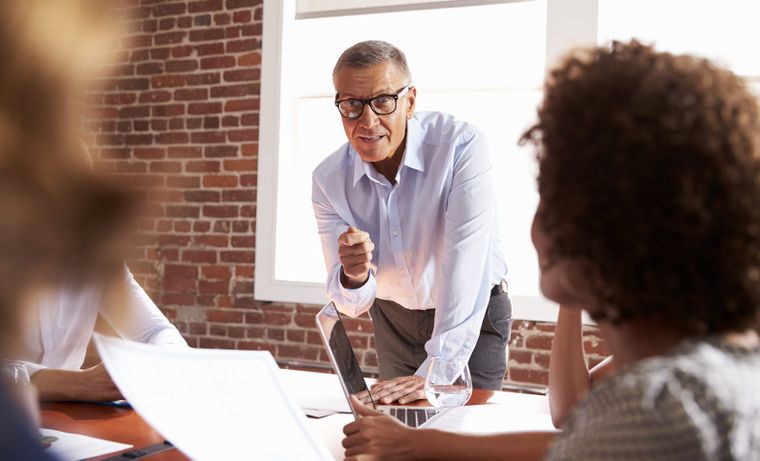 El desgaste silencioso del liderazgo no se nota en los organigramas ni en los balances, pero se paga caro