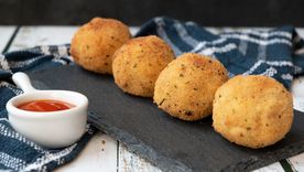 Hacete fan de esta receta de croquetas de papas y atún, perfecta para picadas o merienda. Hacete fan de esta receta de croquetas de papas y atún, perfecta para picadas o merienda.