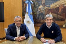 Alfredo Cornejo junto a Luis Caputo