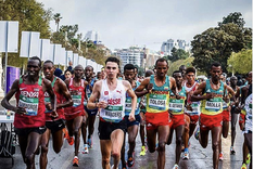 julien wanders, el blanco que entrena y vive entre africanos