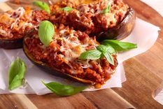 Receta de berenjenas rellenas de carne picada: fáciles, sabrosas y rendidoras. Receta de berenjenas rellenas de carne picada: fáciles, sabrosas y rendidoras.