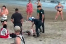 una pareja enterro en la arena a su hija para tener sexo en el mar