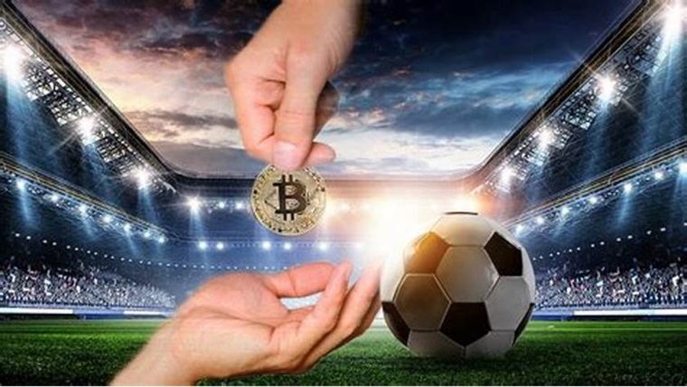 El fútbol, el deporte más popular del mundo, se ha convertido en el escenario ideal para que las criptomonedas consoliden su presencia. Foto: Archivo MDZ