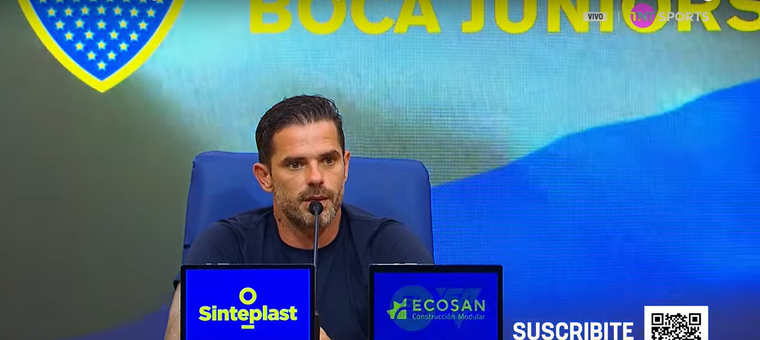 A pesar de los silbidos y la crítica de la gente, Fernando Gago justificó la titularidad de Lucas Janson. Foto: Captura de TV