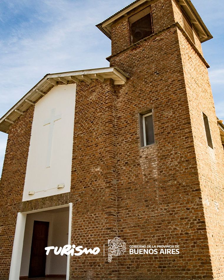 En Bellocq, el silencio del campo y la espiritualidad de su abadía ofrecen una experiencia única de descanso y conexión con la naturaleza. En Bellocq, el silencio del campo y la espiritualidad de su abadía ofrecen una experiencia única de descanso y conexión con la naturaleza.