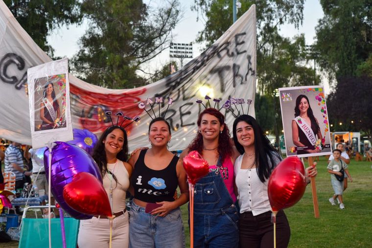 Todo el color de la fiesta de la vendimia de Godoy Cruz.