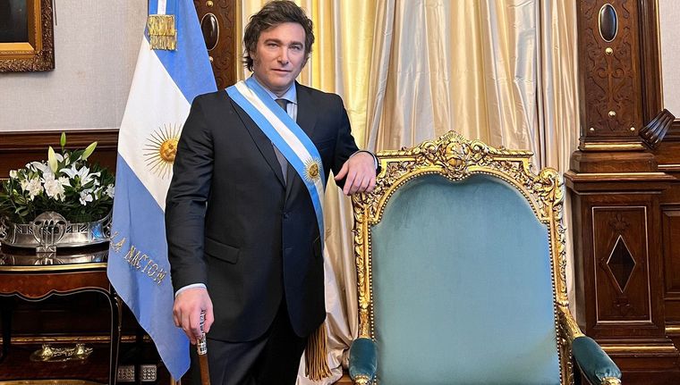 Javier Milei junto al tradicional sillón Foto: NA