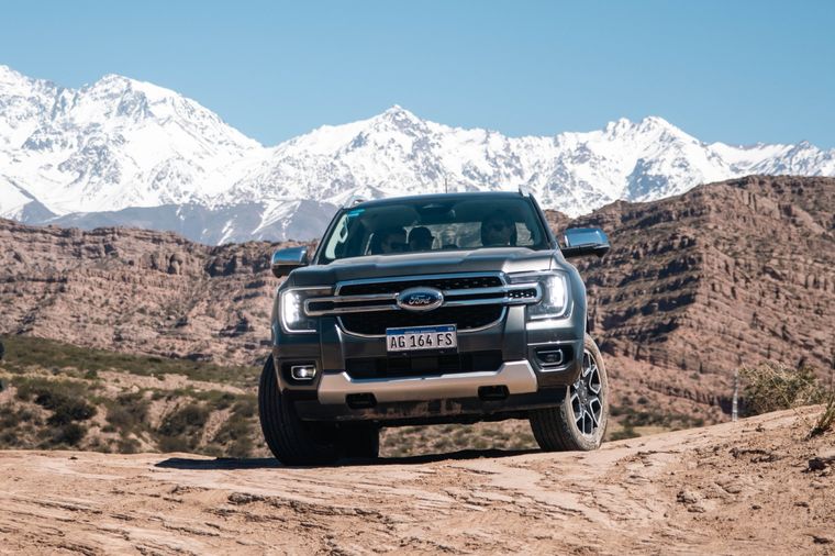 La nueva pickup Ranger se produce en la Argentina y va ganando participación en el mercado, pero ahora tiene problemas para acceder a insumos importados. Foto: Santiago Tagua/MDZ