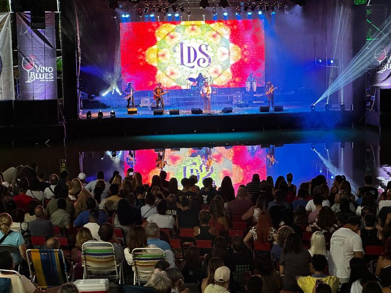 Labios de Sal estuvo a cargo de la apertura el lunes. Labios de Sal estuvo a cargo de la apertura el lunes.
