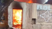 El fuerte incendio en la casa de calles Salta y Ayacucho, en Ciudad de Mendoza. El fuerte incendio en la casa de calles Salta y Ayacucho, en Ciudad de Mendoza.
