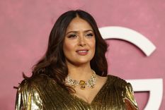 a sus 55 anos y sin maquillaje, salma hayek deslumbra con su belleza