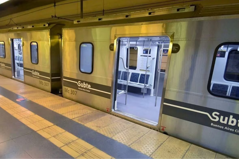 Se desconoce la gravedad de las heridas de la mujer, que ya fue trasladada a un hospital. Se desconoce la gravedad de las heridas de la mujer, que ya fue trasladada a un hospital.