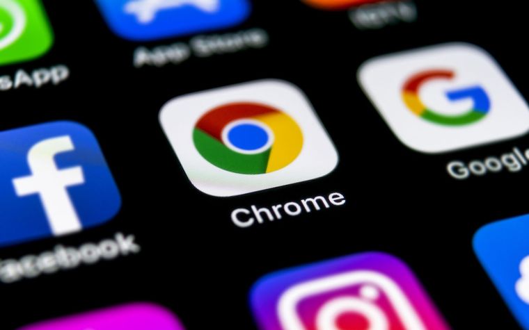 No solo usan WhatsApp: los adultos mayores suelen leer periódicos por Chrome o buscar corroborar un dato en Google. No solo usan WhatsApp: los adultos mayores suelen leer periódicos por Chrome o buscar corroborar un dato en Google.