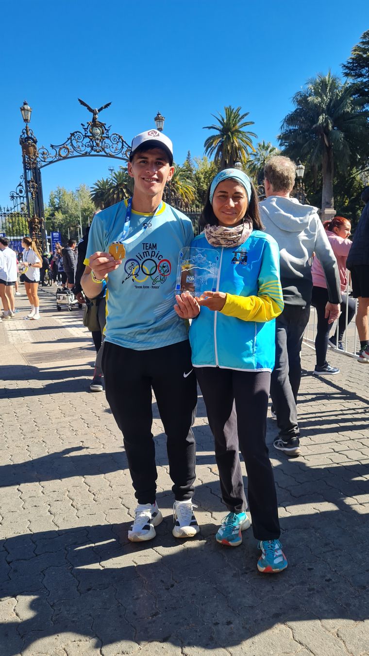 Adela 21 km, Saul Vega segundo puesto general 10 km. Adela 21 km, Saul Vega segundo puesto general 10 km.