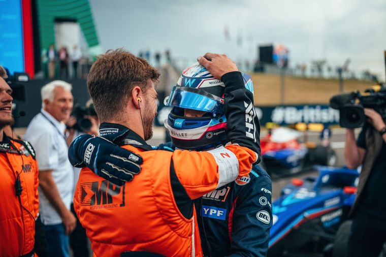 Colapinto festeja. Competirá en la Fórmula 2. Foto: @FranColapinto