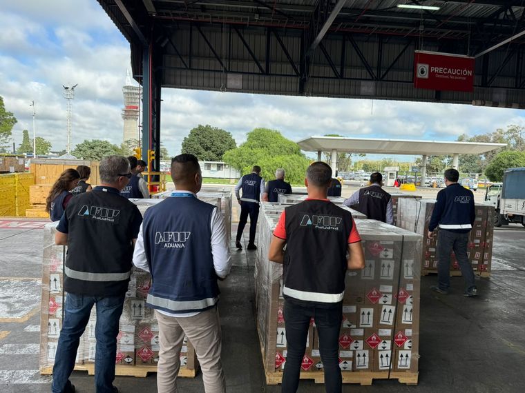 Llegan más de 20.000 repelentes a Ezeiza. Foto: Casa Rosada