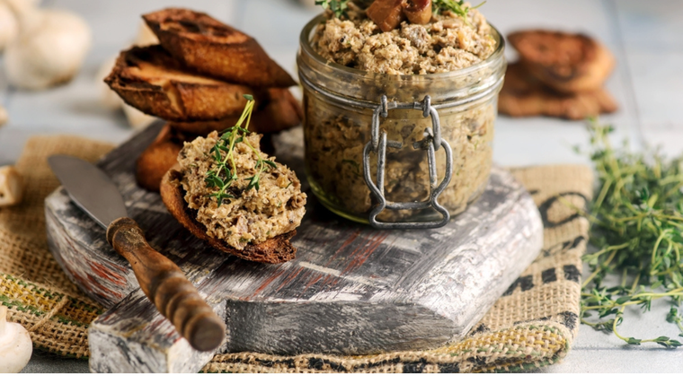 Súper cremoso y aromático: receta de paté de champiñones irresistiblemente casero.