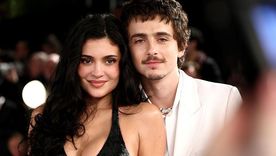 Chalamet con su pareja, Kylie Jenner, en la fiesta de Vanity Fair posterior a los Oscar. Chalamet con su pareja, Kylie Jenner, en la fiesta de Vanity Fair posterior a los Oscar.
