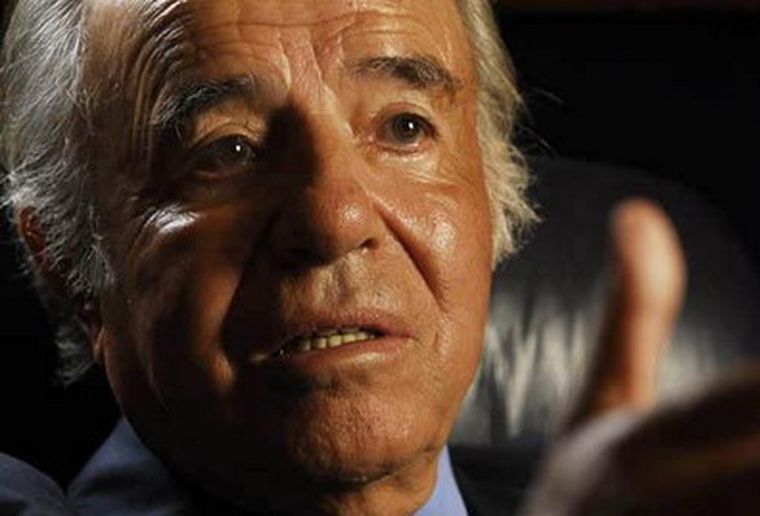 El ex presidente Carlos Menen se hace rogar.
