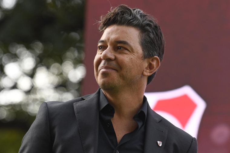 Gallardo en el homenaje y develación de su estatua en River Foto: EFE