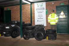 Según se informó, los neumáticos estaban en la bodega del micro que viajaba desde Salta hacia Córdoba Capital. Foto: Gendarmeria Nacional