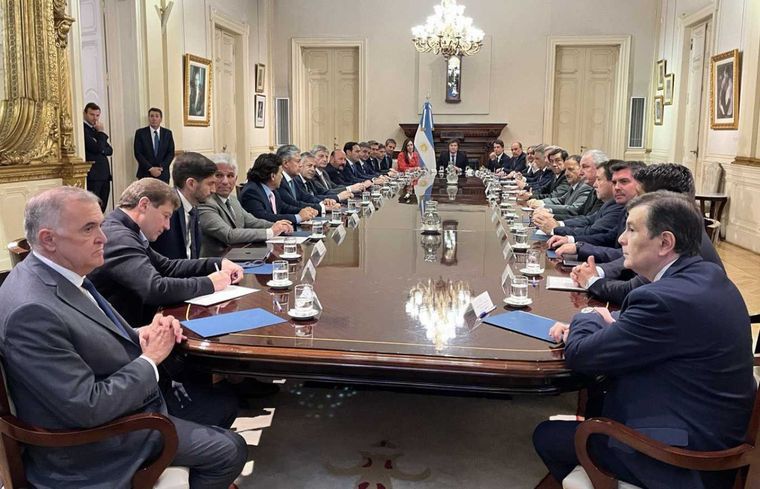 La gran mayoría de los gobernadores se reunieron en el Consejo Federal de Inversiones para discutir la situación de las provincias frente a las medidas del Gobierno de Javier Milei.
