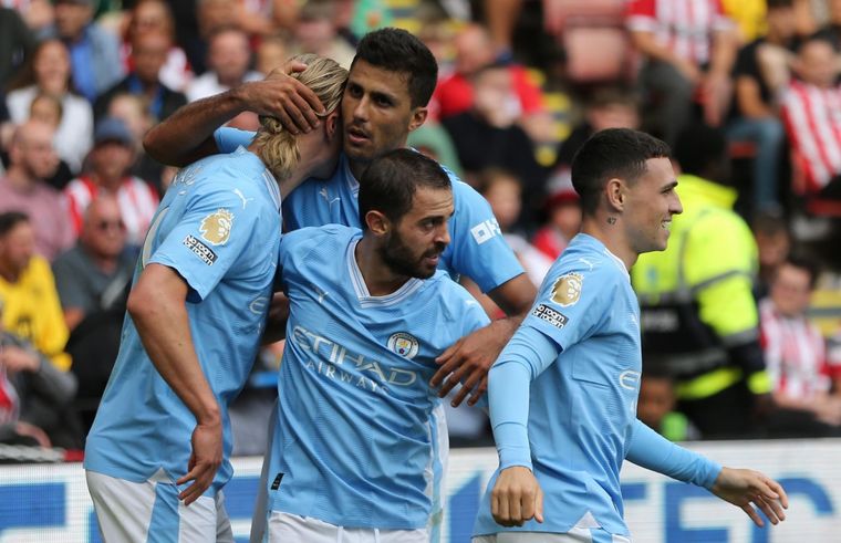 Los jugadores del Manchester City celebran el tanto. Foto: EFE