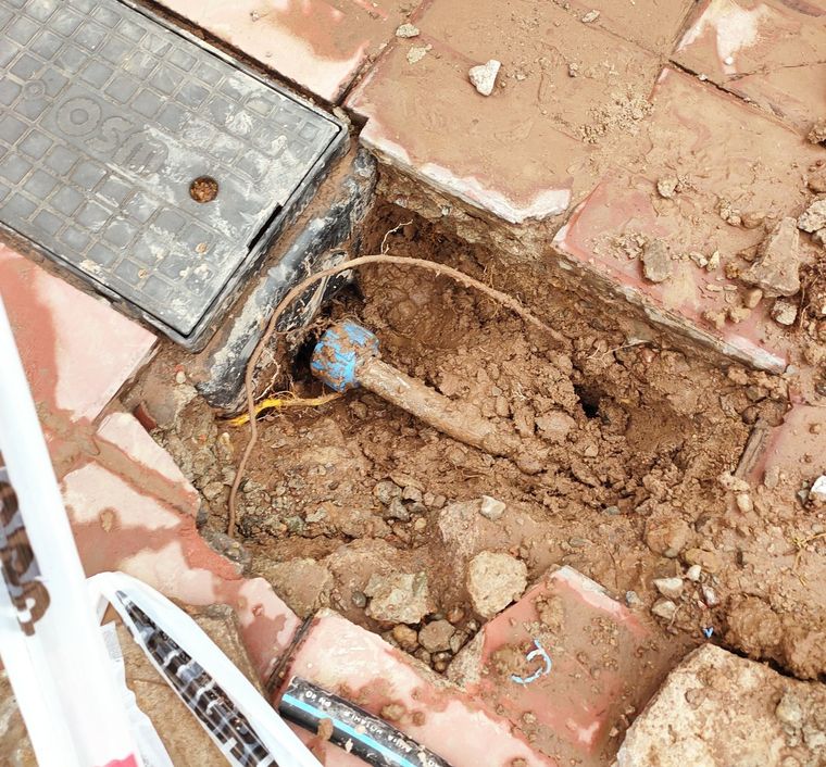 El robo de medidores es una constante en los últimos meses en distintos puntos de Mendoza Foto: Twitter @cmoron10