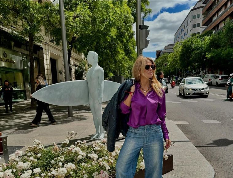Siente comodidad y demuestra elegancia con la inspiración de Flavia Palmiero y sus looks con zapatillas Foto: Instagram