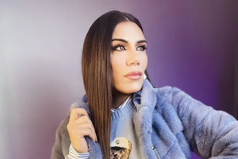 Cómo usar texturas y colores en invierno, según Flor de la V. Cómo usar texturas y colores en invierno, según Flor de la V.