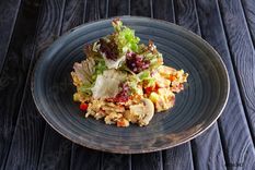 Foto: Crush Pixel  - https://www.crushpixel.com/big-static10/preview4/scrambled-eggs-with-mushrooms-romaine-636347.jpg