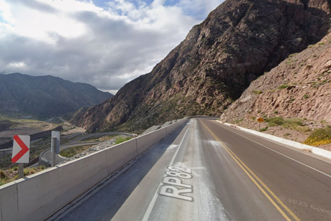 El sector de la ruta 82 donde el ciclista sufrió el accidente, entre los caracoles de Cacheuta y el túnel a Potrerillos. El sector de la ruta 82 donde el ciclista sufrió el accidente, entre los caracoles de Cacheuta y el túnel a Potrerillos.