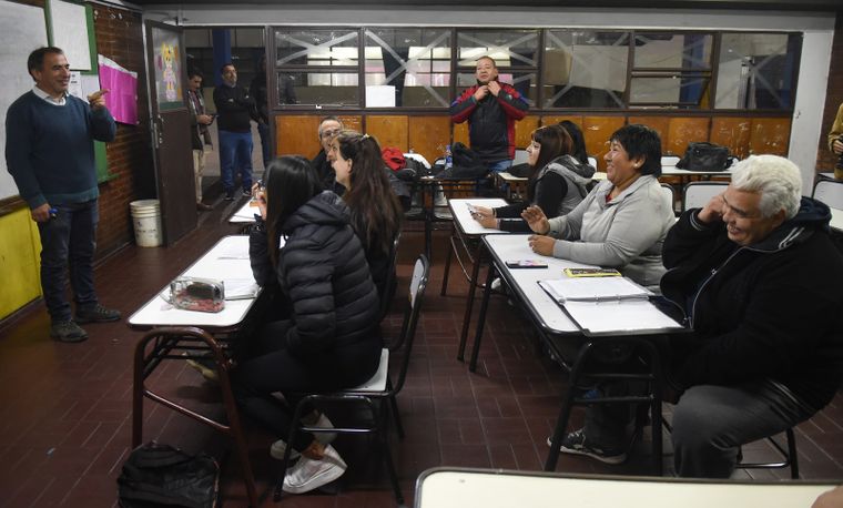 Jóvenes y adultos pueden sumarse a la propuesta educativa para finalizar el secundario