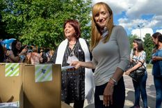 Marita Perceval junto a Anabel Fernández Sagasti durante un simulacro de votación por el 70º aniversario del voto fememino en 2021. Foto: Gentileza Marita Perceval junto a Anabel Fernández Sagasti durante un simulacro de votación por el 70º aniversario del voto fememino en 2021. Foto: Gentileza
