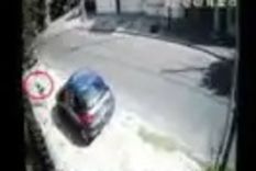 Las cámaras de seguridad la registraron caminando sola