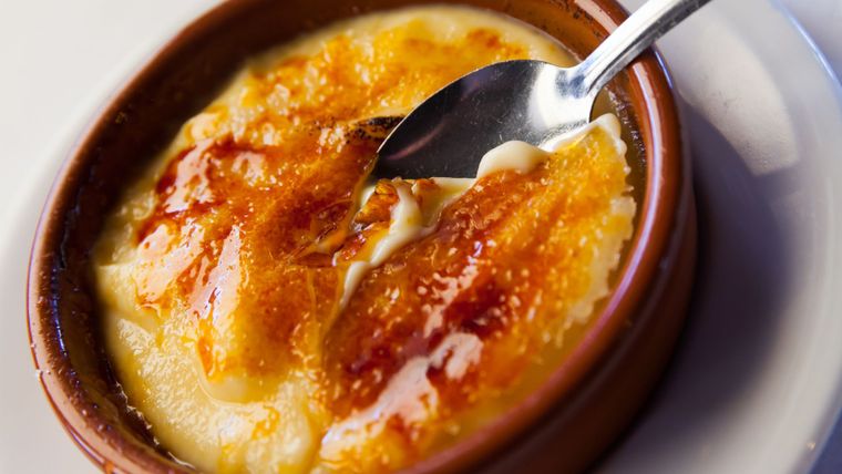 Descubre el auténtico sabor de la crema catalana sin azúcar, un postre sano y deli