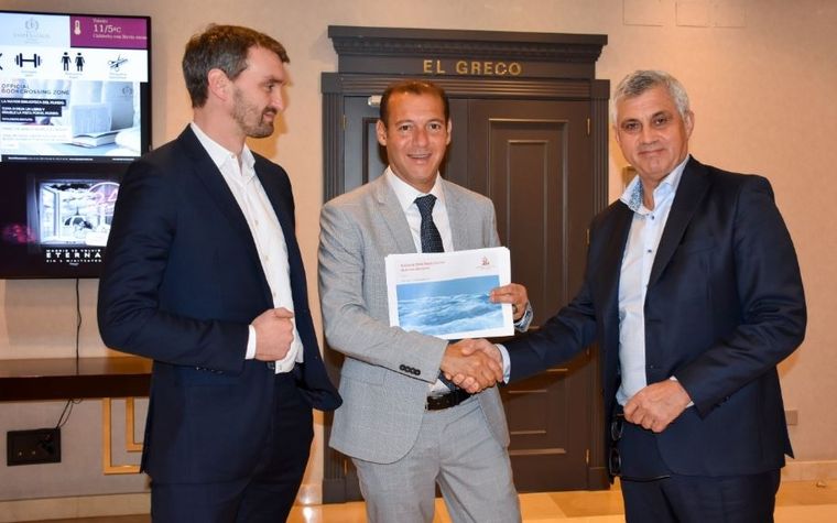 Omar Gutiérrez, gobernador de Neuquén, mantuvo reuniones en Madrid.