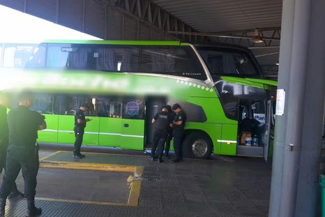 La mujer de 55 años fue hallada luego de que todos los pasajeros descendieran del micro al llegar a Misiones. La mujer de 55 años fue hallada luego de que todos los pasajeros descendieran del micro al llegar a Misiones.