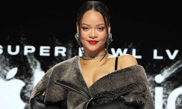 Foto: https://noticias.perfil.com/noticias/musica/super-bowl-2023-el-regreso-de-rihanna-algunas-perlitas-y-la-invitada-secreta.phtml