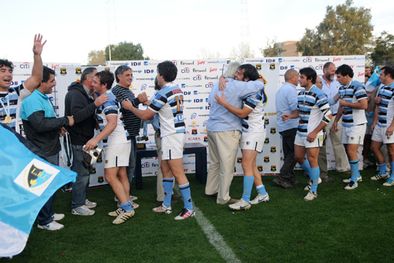 MDZol | Los Clavos cantaron y bailaron en el vestuario. Foto: Nacho Gaffuri / MDZ