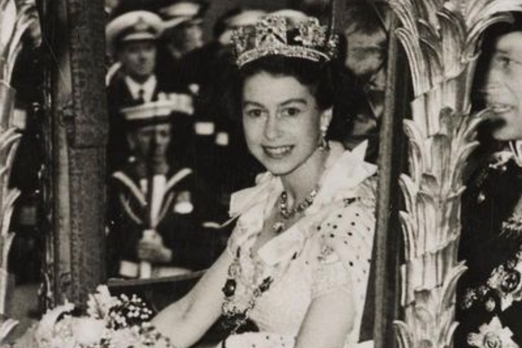 Este es el mayordomo que tendrá una tarea primordial: decidirá qué parte de los diarios de la reina Isabel II se harán públicos. Foto: INSTAGRAM @THEROYALFAMILY