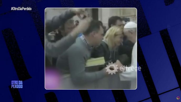 La actriz junto al papa Francisco. La actriz junto al papa Francisco.