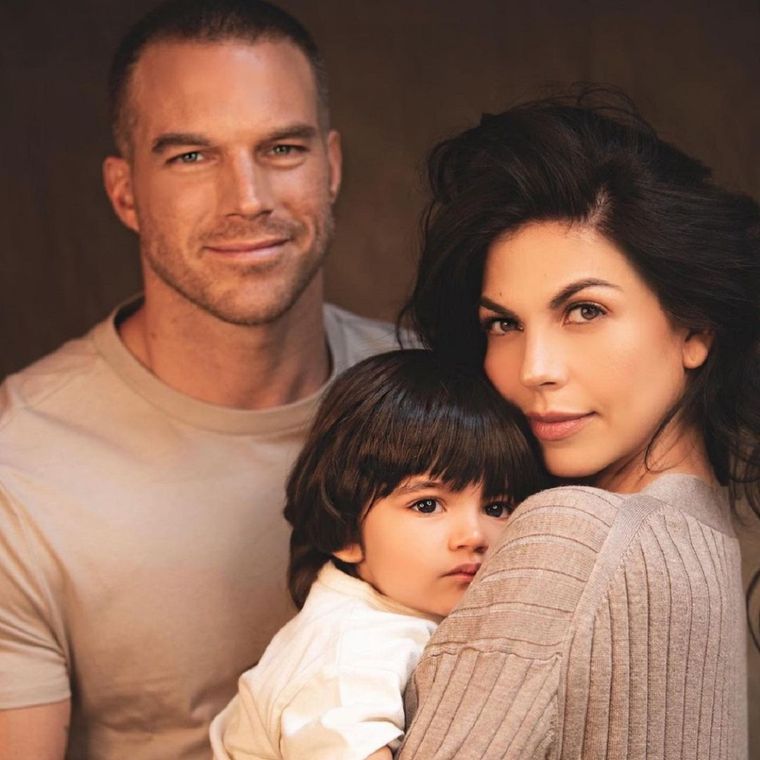 ÁFRICA ZAVALA, LEÓN PERAZA Y LEONCITO LA ACTRIZ COMPARTE SU AMOR CON LEÓN DESDE EL 2019 Foto: INSTAGRAM @afri_zavala