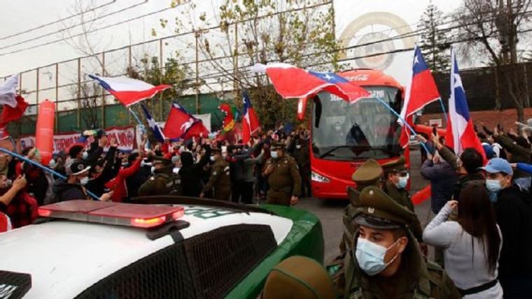 Chile viajó a Brasil y fue despedido por los amantes de La Roja. Foto: Redes Sociales