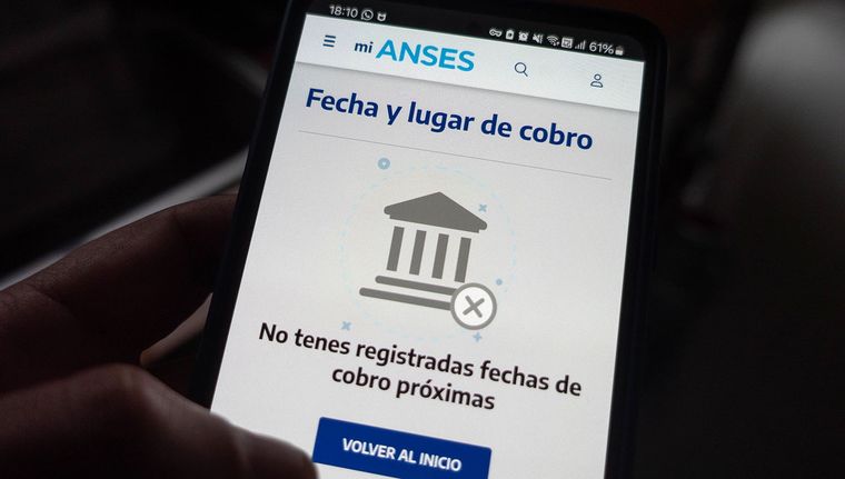 La Anses recordó que todas las jubilaciones y pensiones aumentan un 8,83 por ciento y tienen incluido el medio aguinaldo; en tanto, las mínimas cobran un bono de $70 mil. Foto: Santiago Tagua/MDZ